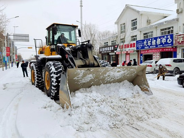 除雪保暢，山推鐵肩道義勇?lián)厝危? /> 
            <div   id=